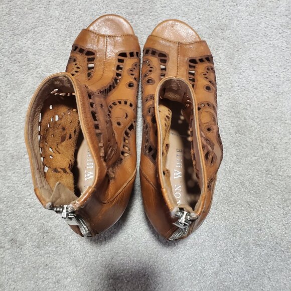 RON WHITE Italian Laser Cut-Out Peep Toe Ankle Booties Boots Brown Women's 39, 8 - Picture 8 of 11